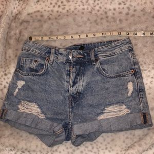 Mid rise boyfriend shorts